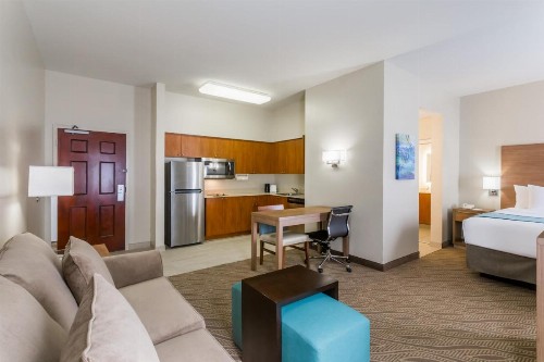 Hawthorn Suites by Wyndham Naples - image 33