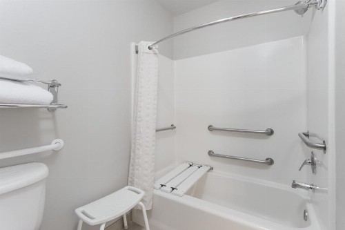Hawthorn Suites by Wyndham Naples - image 38