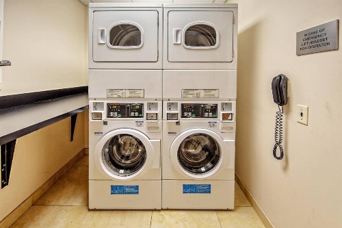 Fairfield Inn and Suites by Marriott Naples - image 13