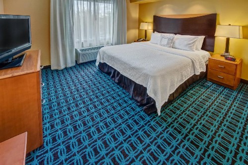 Fairfield Inn and Suites by Marriott Naples - image 26