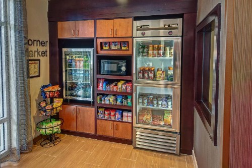 Fairfield Inn and Suites by Marriott Naples - image 3