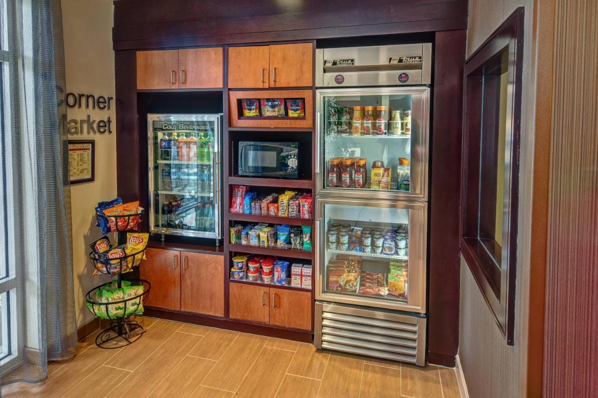 Fairfield Inn and Suites by Marriott Naples - image 3