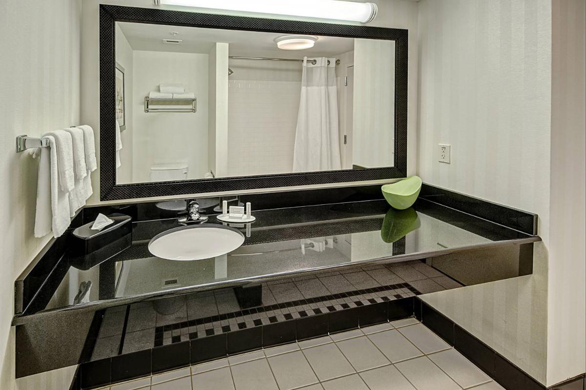 Fairfield Inn and Suites by Marriott Naples - image 6