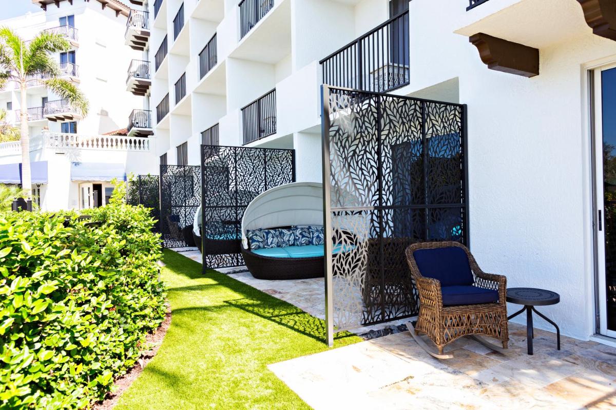 Inn at Pelican Bay - image 6