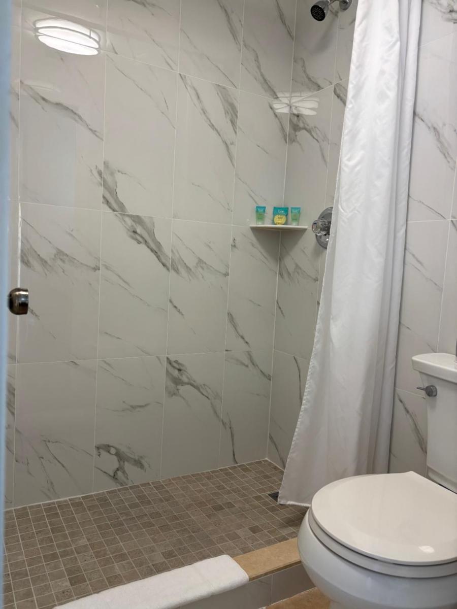 Naples Garden Inn - image 5