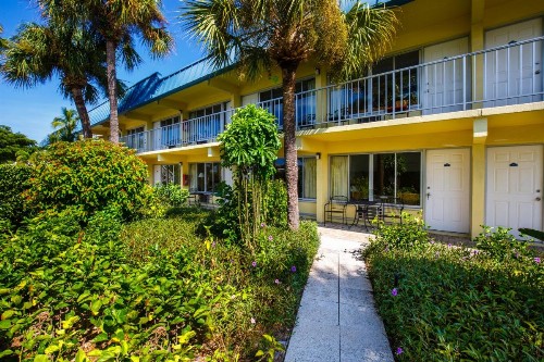 Naples Garden Inn - image 7