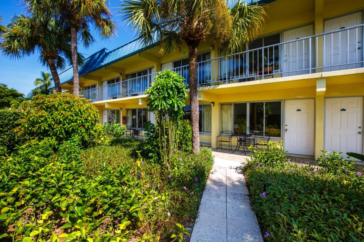 Naples Garden Inn - image 7