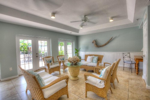 Naples Garden Inn - image 9