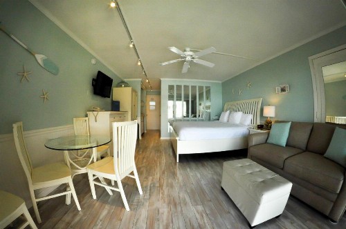 Cove Inn on Naples Bay - image 32