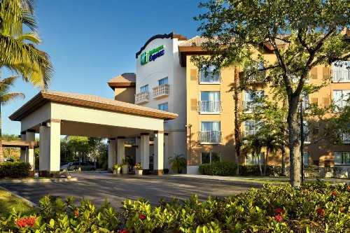 Holiday Inn Express Naples Downtown 5th Avenue an IHG Hotel - image 17