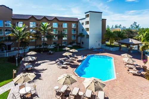 Holiday Inn Express Naples Downtown 5th Avenue an IHG Hotel - image 2