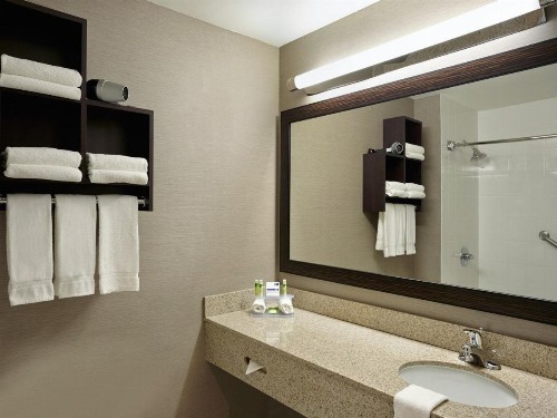 Holiday Inn Express Naples Downtown 5th Avenue an IHG Hotel - image 25