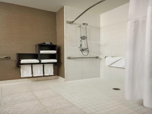 Holiday Inn Express Naples Downtown 5th Avenue an IHG Hotel - image 26