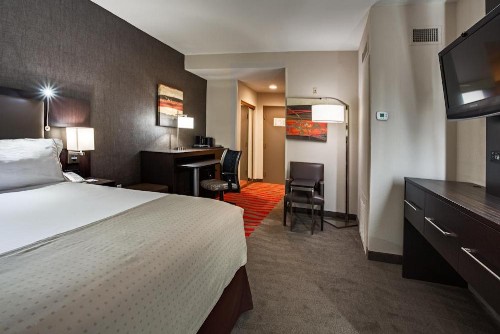 Holiday Inn Express Naples Downtown 5th Avenue an IHG Hotel - image 27