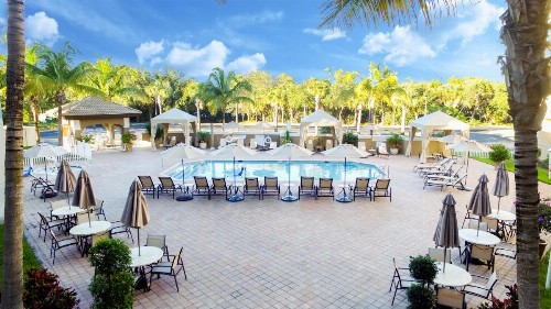 Holiday Inn Express Naples Downtown 5th Avenue an IHG Hotel - image 3