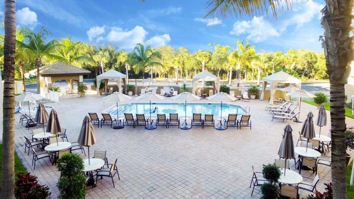 Holiday Inn Express Naples Downtown 5th Avenue an IHG Hotel - image 3