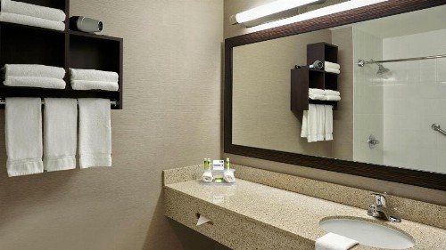 Holiday Inn Express Naples Downtown 5th Avenue an IHG Hotel - image 33