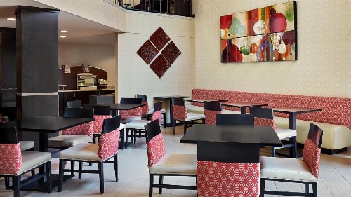 Holiday Inn Express Naples Downtown 5th Avenue an IHG Hotel - image 34