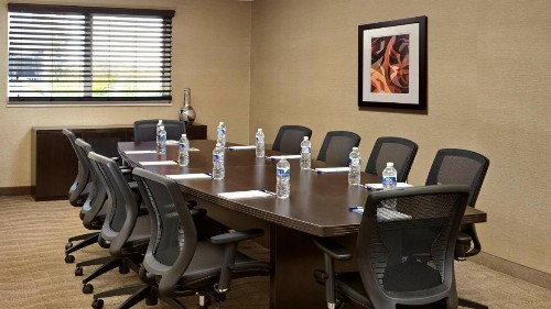 Holiday Inn Express Naples Downtown 5th Avenue an IHG Hotel - image 37