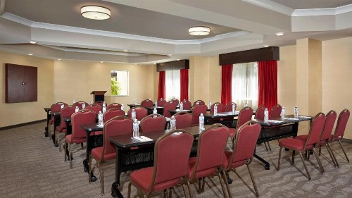 Holiday Inn Express Naples Downtown 5th Avenue an IHG Hotel - image 40