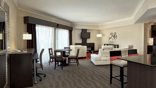 Holiday Inn Express Naples Downtown 5th Avenue an IHG Hotel - image 41