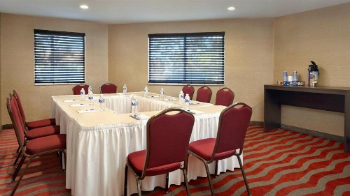 Holiday Inn Express Naples Downtown 5th Avenue an IHG Hotel - image 42