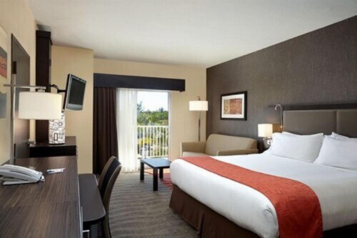 Holiday Inn Express Naples Downtown 5th Avenue an IHG Hotel - image 43