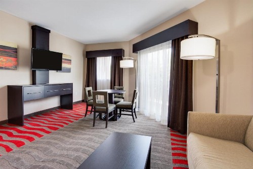 Holiday Inn Express Naples Downtown 5th Avenue an IHG Hotel - image 48