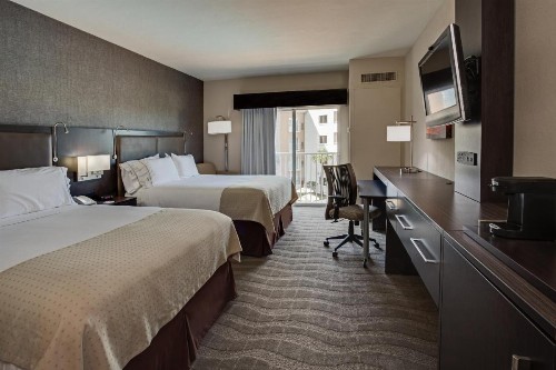 Holiday Inn Express Naples Downtown 5th Avenue an IHG Hotel - image 8