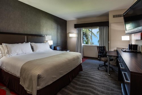Holiday Inn Express Naples Downtown 5th Avenue an IHG Hotel - image 9