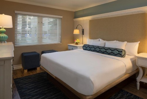 Edgewater Beach Hotel - image 38