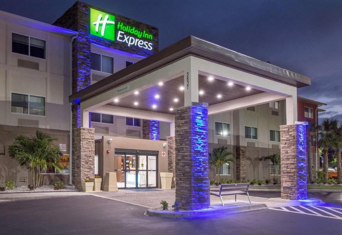 Holiday Inn Express - Naples South - I-75 an IHG Hotel - main image