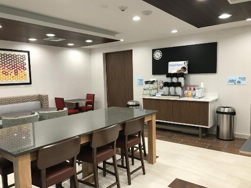 Holiday Inn Express - Naples South - I-75 an IHG Hotel - image 17