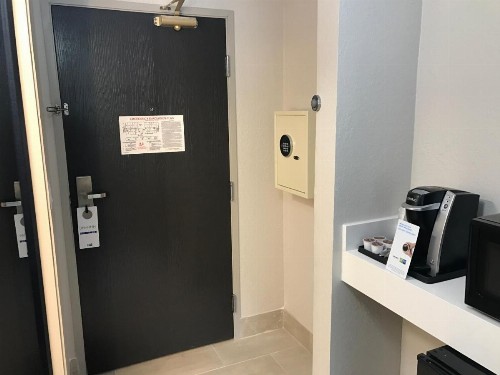 Holiday Inn Express - Naples South - I-75 an IHG Hotel - image 29