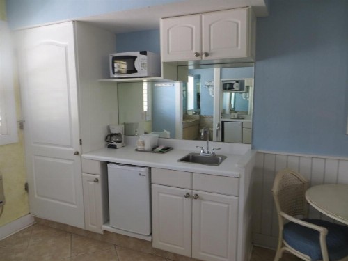 Lemon Tree Inn - image 10