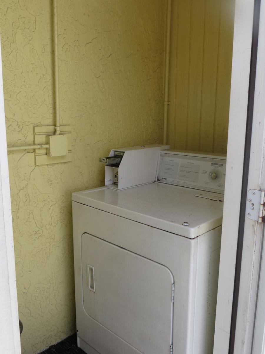 Lemon Tree Inn - image 7
