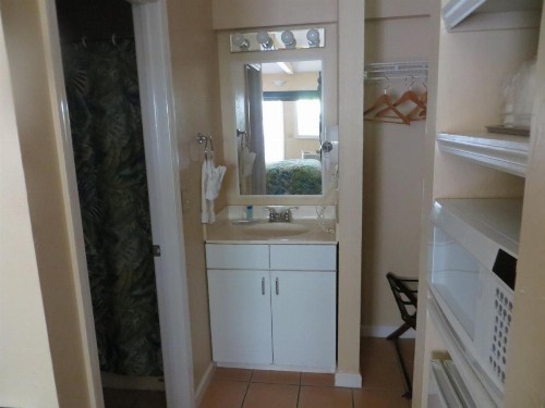 Lemon Tree Inn - image 8