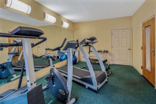 La Quinta by Wyndham Naples Downtown - image 12