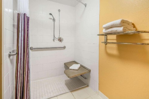 La Quinta by Wyndham Naples Downtown - image 15