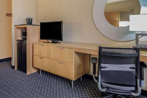 La Quinta by Wyndham Naples Downtown - image 17