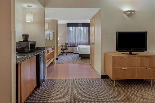 La Quinta by Wyndham Naples Downtown - image 20