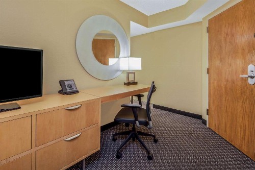 La Quinta by Wyndham Naples Downtown - image 24
