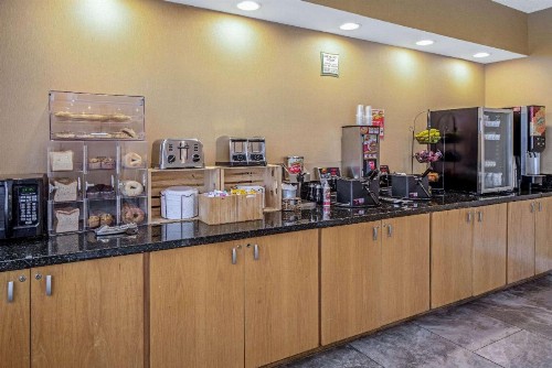 La Quinta by Wyndham Naples Downtown - image 26
