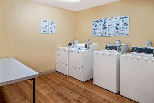 La Quinta by Wyndham Naples Downtown - image 28