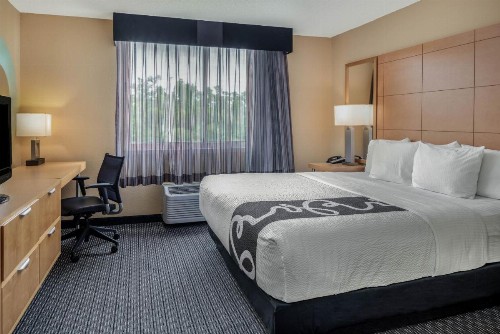 La Quinta by Wyndham Naples Downtown - image 29