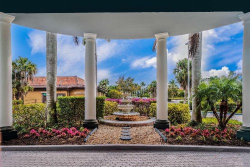 La Quinta by Wyndham Naples Downtown - image 3