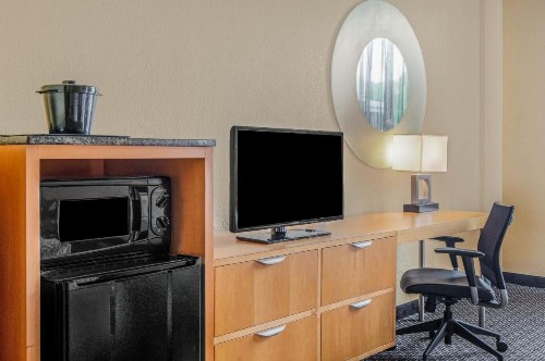 La Quinta by Wyndham Naples Downtown - image 32