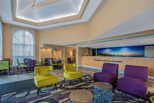 La Quinta by Wyndham Naples Downtown - image 5
