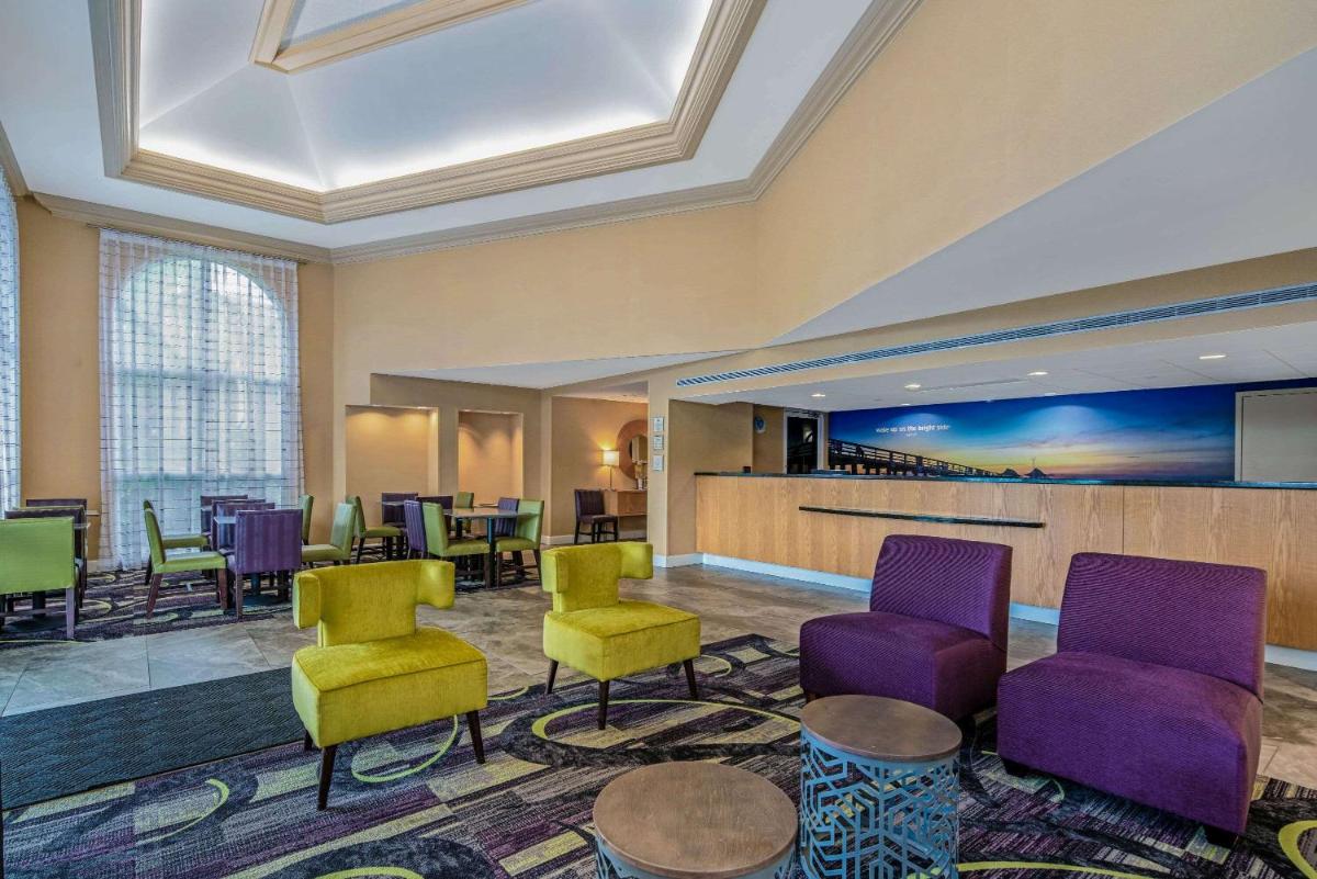 La Quinta by Wyndham Naples Downtown - image 5