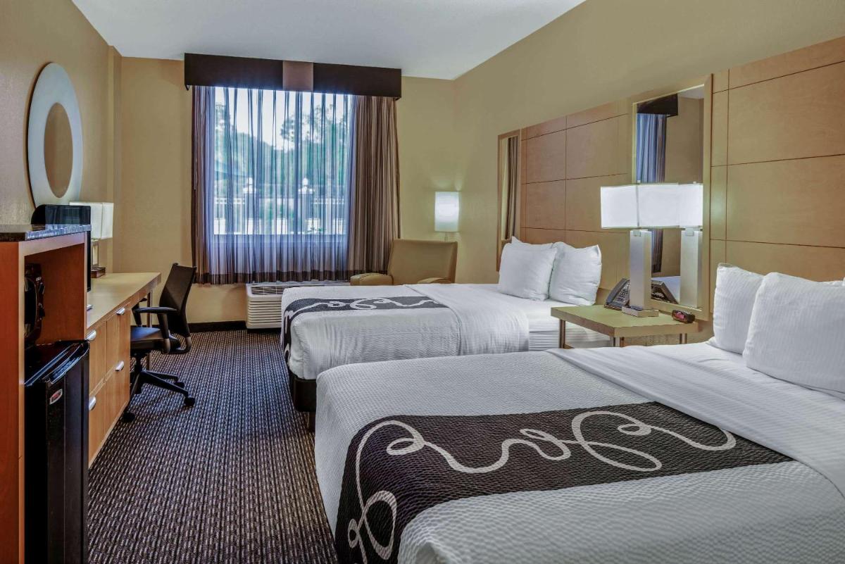 La Quinta by Wyndham Naples Downtown - image 6